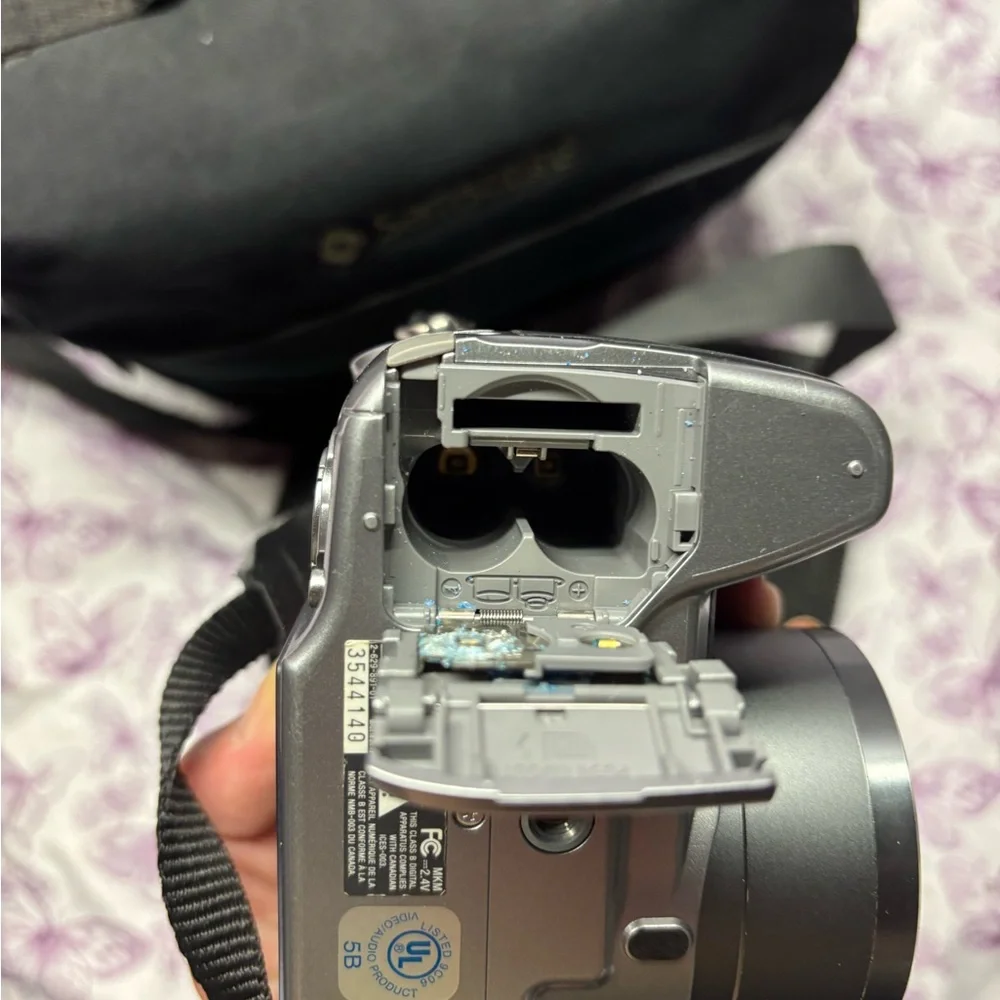 🎦2005 Sony Cyber-Shot DSC-HI Digital Camera with Samsonite Camera Bag